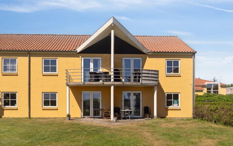 Dafna - 100M from the Sea: Appartamento, Shade, Balcone, Sedia, Recinzione, Mobili Da Esterno, Alluminio, Erba Sintetica