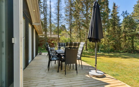 Aud - 300M from the Sea: Piscina, Catena Montuosa, Eco Hotel, Ricorrere, Estate, Valle, Villa, Landscaping, Resort Citta ', Backyard