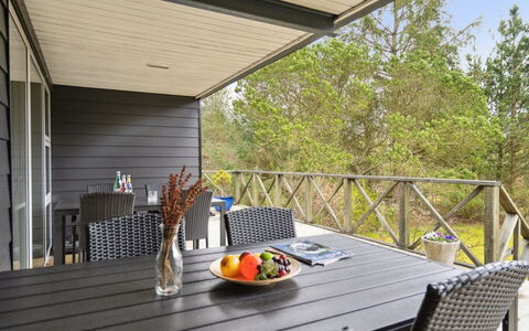 Otso - 200M from the Sea: Tetto, Casa, Casa, Villetta, Porta, Raccordo, Deck, Portico, Plank, Latifoglie