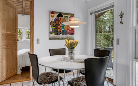 Merte - 300M from the Sea: Mobilia, Interior Design, Pavimentazione, Sedia, Pavimento, Tavolo, Sala Da Pranzo, Legna, Cucina & Sala Da Pranzo Tavolo, Soffitto