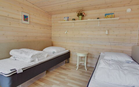 Fleur - 50M from the Sea: Legna, Pavimento, Pavimentazione, Mobilia, Interior Design, Soffitto, Camera, Camera Da Letto, Pavimento In Legno, Letto