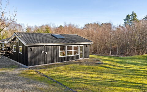 Mikko - 2.2Km from the Sea: Mobilia, Interior Design, Pavimentazione, Legna, Pavimento, Soffitto, Pavimento In Legno, Sedia, Tavolo, Illuminazione