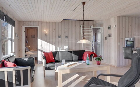 Mikko - 2.2Km from the Sea: Mobilia, Interior Design, Pavimentazione, Legna, Pavimento, Soffitto, Pavimento In Legno, Sedia, Tavolo, Illuminazione