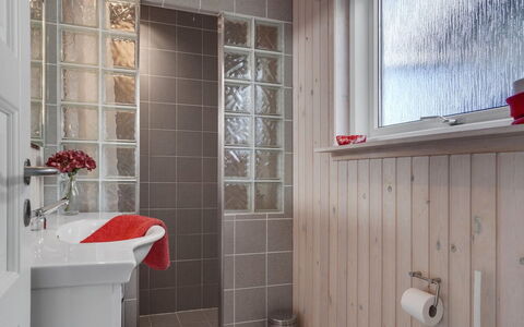 Mikko - 2.2Km from the Sea: Mobilia, Interior Design, Pavimentazione, Legna, Pavimento, Soffitto, Pavimento In Legno, Sedia, Tavolo, Illuminazione