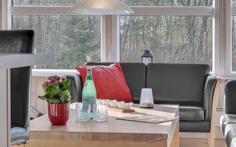 Mikko - 2.2Km from the Sea: Mobilia, Interior Design, Pavimentazione, Legna, Pavimento, Soffitto, Pavimento In Legno, Sedia, Tavolo, Illuminazione