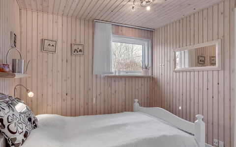 Mikko - 2.2Km from the Sea: Mobilia, Interior Design, Pavimentazione, Legna, Pavimento, Soffitto, Pavimento In Legno, Sedia, Tavolo, Illuminazione