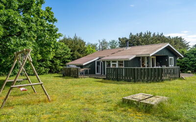 Myrna - 300M from the Sea