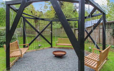 Astrid - 875M from the Sea: Legna, Giardino, Metallo, Ferro, Shade, Gazebo, Struttura Esterna, Landscaping, Design