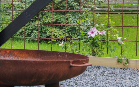 Astrid - 875M from the Sea: Giardino, Materiali Naturali, Ruggine