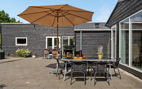 Sigfred - 1.5Km from the Sea: Legna, Color Legno, Plank, Latifoglie, Villetta, Deck, Raccordo, Shade, Pavimento In Legno, Edifici Giardino