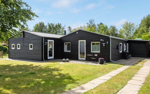 Sigfred - 1.5Km from the Sea: Mobilia, Interior Design, Pavimentazione, Legna, Pavimento, Soffitto, Pavimento In Legno, Sedia, Tavolo, Illuminazione