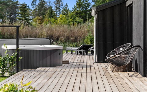 Sinna - from the Sea: Legna, Casa, Portico, Deck, Latifoglie, Tetto, Color Legno, Pavimento In Legno, Eco Hotel