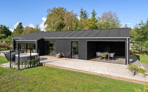 Sinna - from the Sea: Legna, Casa, Portico, Deck, Latifoglie, Tetto, Color Legno, Pavimento In Legno, Eco Hotel