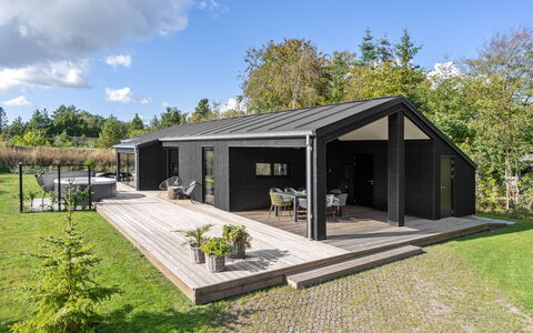 Sinna - from the Sea: Legna, Casa, Portico, Deck, Latifoglie, Tetto, Color Legno, Pavimento In Legno, Eco Hotel