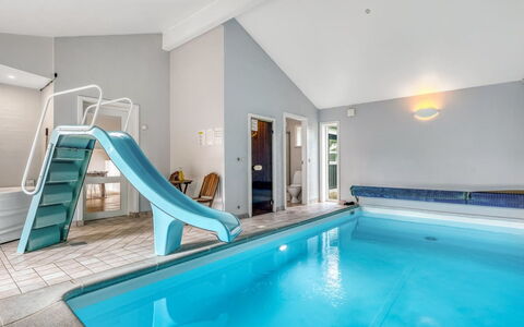 Karstina - 1Km from the Sea: Piscina, Soffitto, Ricorrere, Hotel, Centro Ricreativo, Illuminazione Diurna, Eco Hotel, Villa
