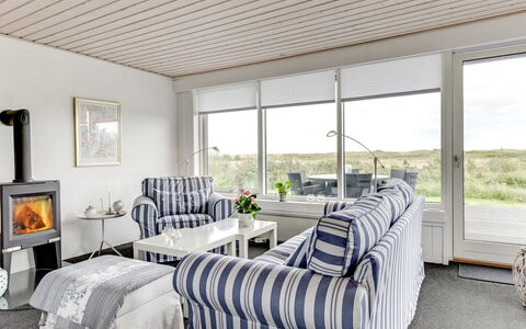 Mumme - 100M from the Sea: Mobilia, Interior Design, Pavimentazione, Pavimento, Soffitto, Soggiorno, Divano, Sedia, Camera, Casa