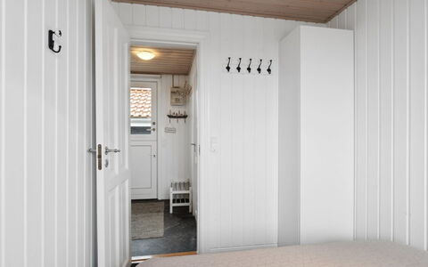 Mumme - 100M from the Sea: Parete, Legna, Interior Design, Soffitto, Pavimentazione, Pavimento, Camera Da Letto, Camera, Letto, Lampada