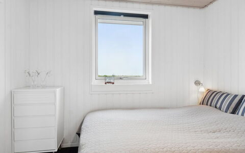 Mumme - 100M from the Sea: Legna, Soffitto, Camera Da Letto, Interior Design, Pavimento, Pavimentazione, Lenzuolo, Letto, Bedding, Camera