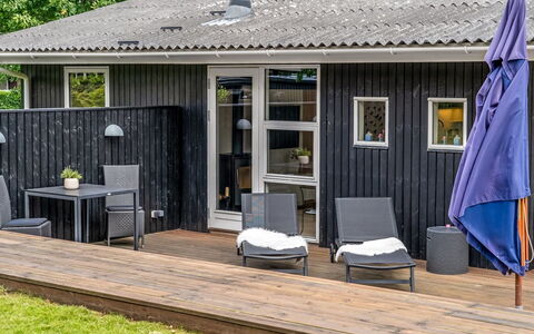 Rosmarie - 600M from the Sea: Legna, Porta, Casa, Latifoglie, Deck, Portico, Plank, Color Legno, Villetta, Raccordo