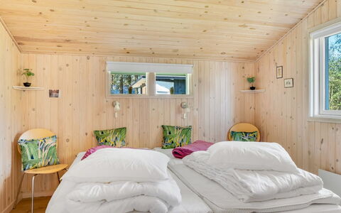 Delco - 200M from the Sea: Interior Design, Legna, Camera Da Letto, Mobilia, Soffitto, Pavimentazione, Casa, Letto, Pavimento, Camera