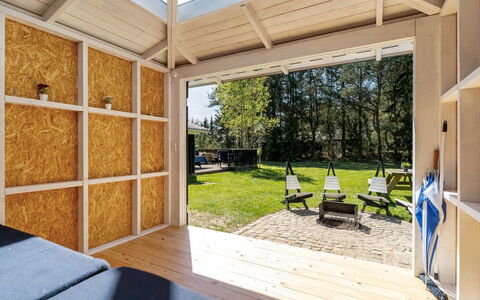 Delco - 200M from the Sea: Mobilia, Interior Design, Pavimentazione, Legna, Pavimento, Soffitto, Pavimento In Legno, Sedia, Tavolo, Illuminazione