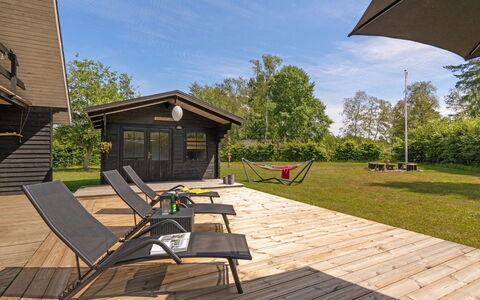 Edith - 1Km from the Sea: Mobilia, Interior Design, Pavimentazione, Legna, Pavimento, Soffitto, Pavimento In Legno, Sedia, Tavolo, Illuminazione