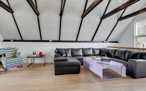Edith - 1Km from the Sea: Mobilia, Interior Design, Pavimentazione, Legna, Pavimento, Soffitto, Pavimento In Legno, Sedia, Tavolo, Illuminazione
