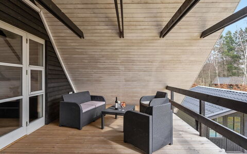 Edith - 1Km from the Sea: Mobilia, Interior Design, Pavimentazione, Legna, Pavimento, Soffitto, Pavimento In Legno, Sedia, Tavolo, Illuminazione