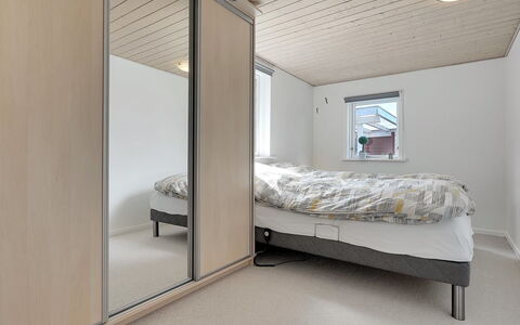 Mina - 1.4Km from the Sea: Legna, Pavimento, Pavimentazione, Interior Design, Soffitto, Camera, Camera Da Letto, Letto, Appartamento, Telaio Del Letto