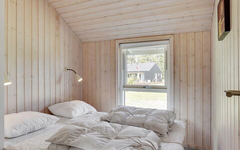 Richard - 4Km from the Sea: Legna, Camera Da Letto, Soffitto, Pavimento, Letto, Pavimentazione, Lenzuolo, Bedding, Plank, Latifoglie