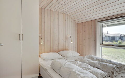 Richard - 4Km from the Sea: Legna, Soffitto, Camera Da Letto, Pavimento, Interior Design, Pavimentazione, Letto, Lenzuolo, Bedding, Latifoglie