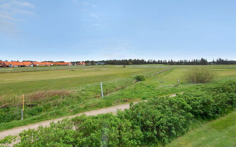 Jören - 700M from the Sea: Zona Residenziale, Tetto, Sobborgo, Driveway, Estate, Camino