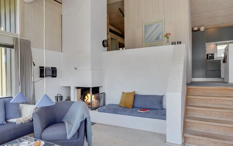 Fanney - 100M from the Sea: Mobilia, Interior Design, Pavimentazione, Legna, Pavimento, Soffitto, Camera, Divano, Soggiorno, Illuminazione