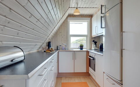 Viona - 350M from the Sea: Cucina, Pavimentazione, Controsoffitto, Legna, Elettrodomestico Da Cucina, Interior Design, Soffitto, Pavimento, Cabinetry, Apparecchio Major