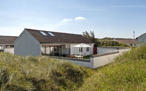 Marjon - 400M from the Sea: Tetto, Casa, Porta, Villetta, Shade, Raccordo, Cortile, Estate, Backyard