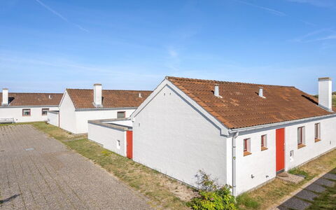 Marjon - 400M from the Sea: Tetto, Casa, Porta, Villetta, Shade, Raccordo, Cortile, Estate, Backyard