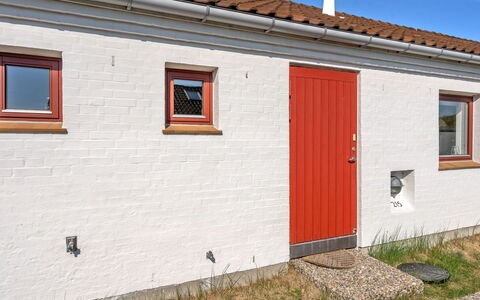 Marjon - 400M from the Sea: Tetto, Casa, Porta, Villetta, Shade, Raccordo, Cortile, Estate, Backyard