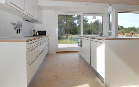 Melinda - 2Km from the Sea: Pavimentazione, Pavimento, Pavimento In Legno, Legna, Interior Design, Controsoffitto, Pavimento Laminato, Cucina, Casa, Mobilia
