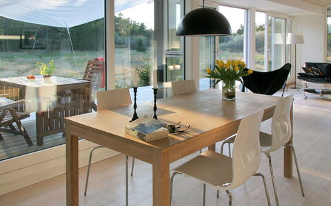 Melinda - 2Km from the Sea: Mobilia, Interior Design, Sedia, Pavimentazione, Pavimento, Tavolo, Cucina & Sala Da Pranzo Tavolo, Sala Da Pranzo, Legna, Soffitto