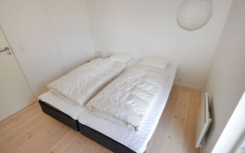 Melinda - 2Km from the Sea: Camera Da Letto, Legna, Pavimento, Pavimentazione, Letto, Mobilia, Bedding, Lenzuolo, Interior Design, Biancheria