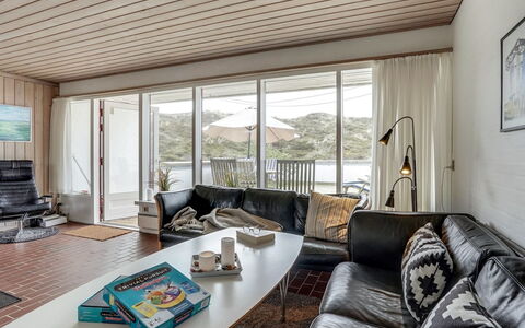 Emiljan - 400M from the Sea: Mobilia, Interior Design, Divano, Legna, Pavimento, Pavimentazione, Soffitto, Soggiorno, Camera, Casa