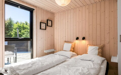 Dyke - 1.5Km from the Sea: Letto, Camera Da Letto, Legna, Lenzuolo, Interior Design, Bedding, Mobilia, Telaio Del Letto, Soffitto, Pavimento