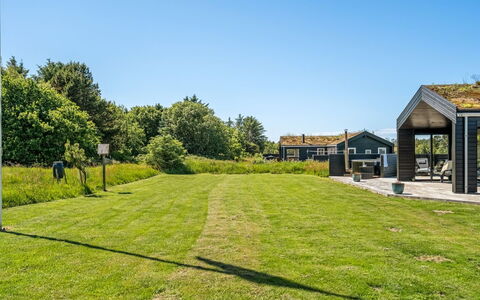 Dyke - 1.5Km from the Sea: Lotto, Casa, Villetta, Prato, Giardino, Estate, Shade, Prato, Landscaping, Edifici Giardino