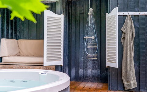 Adam - from the Sea: Legna, Vasca Da Bagno, Idraulico Fixture, Pavimentazione, Bagno, Pavimento, Interior Design, Materiale Composito, Idraulico, Soffitto