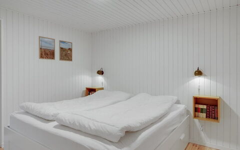 Adam - from the Sea: Legna, Camera Da Letto, Interior Design, Pavimentazione, Soffitto, Pavimento, Letto, Bedding, Camera, Lenzuolo