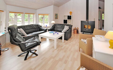 Gesina - 600M to the Fjord: Tetto, Casa, Lotto, Casa, Villetta, Estate, Edifici Giardino, Shade, Log Cabin, Landscaping