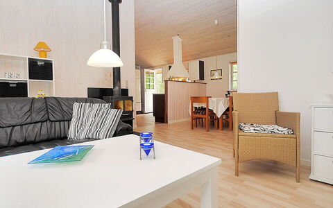 Gesina - 600M to the Fjord: Tetto, Casa, Lotto, Casa, Villetta, Estate, Edifici Giardino, Shade, Log Cabin, Landscaping