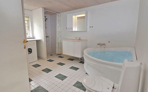 Gesina - 600M to the Fjord: Tetto, Casa, Lotto, Casa, Villetta, Estate, Edifici Giardino, Shade, Log Cabin, Landscaping