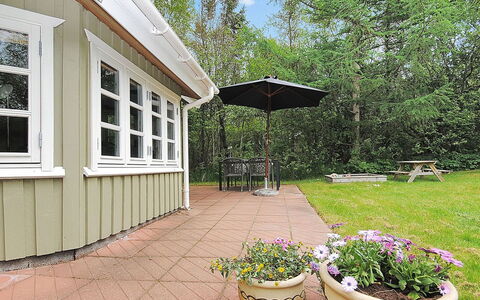 Gesina - 600M to the Fjord: Tetto, Casa, Lotto, Casa, Villetta, Estate, Edifici Giardino, Shade, Log Cabin, Landscaping