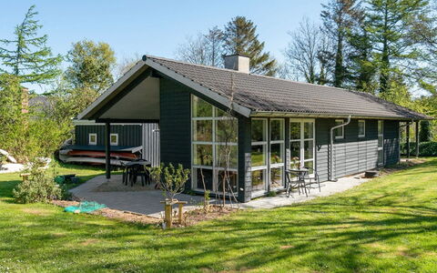 Marlien - 1Km to the Fjord: Blu, Arbusto, Villetta, Groundcover, Giardino, Estate, Shade, Landscaping, Agriturismo, Eco Hotel